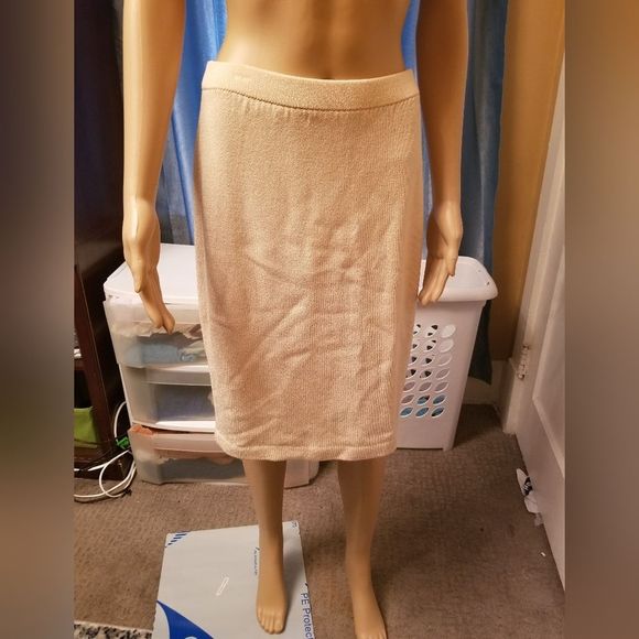 St. John Cream Pencil Skirt - Picture 2 of 7